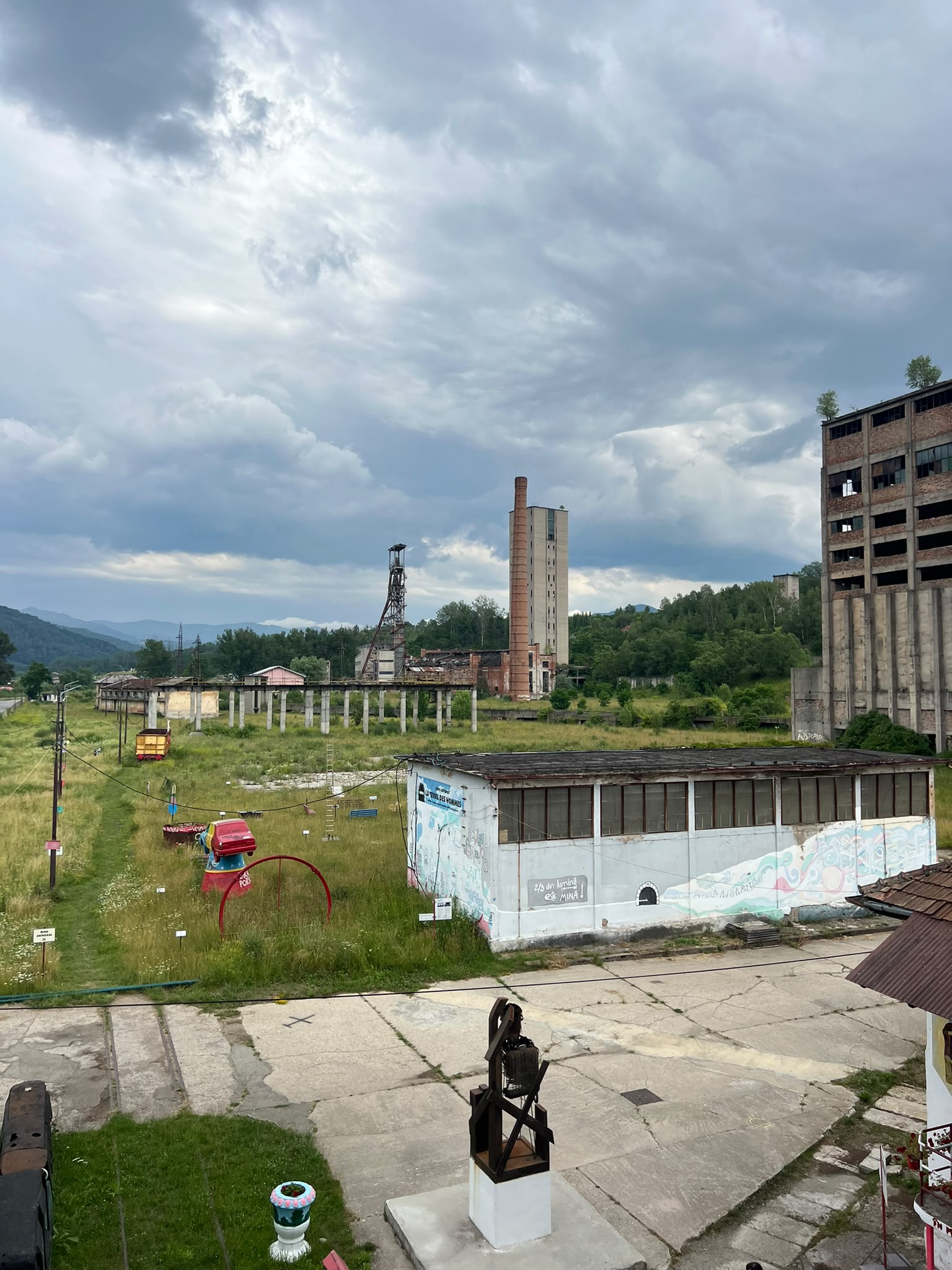 Mina Petrila — aerial view of the mining complex with headframe and chimney stack